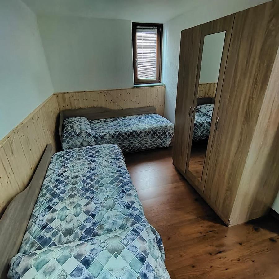 La Maison Lilla Fenis Luaran gambar